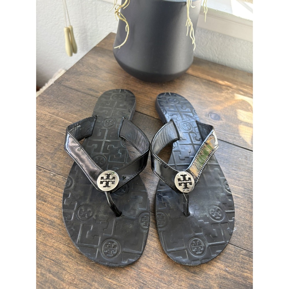 Tory Burch Thora Thong Sandals Women 8 Black Patent Leather Logo Medallion